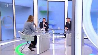 Taraba je pán,čudujem sa že vydržal sedieť a rozprávať s parodiou na poslanca
