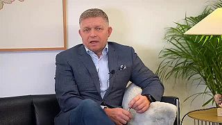 Hádajte na koho Robert naráža? No áno na Tchorčoka