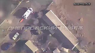 Vojenské vozidlo Humvee vs dron Zala Lancet