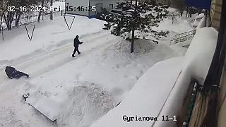 Ruskí školáci pomáhajú invalidovi
