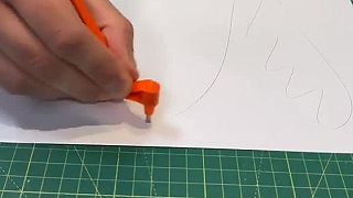 Gyro-Cut je určený na rezanie papiera a iných materiálov, drží sa ako pero