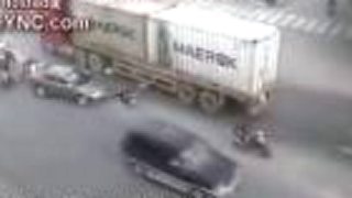 Motorkár pod kolesami
