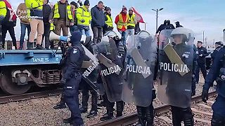 Poľský farmári zablokovali železnicu na protest proti Ukrajinskému obiliu
