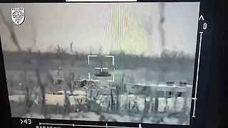 Ruský tank T-90A vs 2x Stugna-P a FPV dron