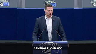 Za Navaľným plačete, ale smrť generála Lučanského vám nevadila