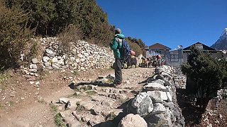 Dodávka potravín a materiálov na horolezeckú základňu Mount Everest