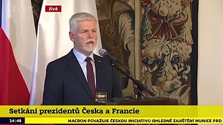 Česi ...čo ste to zvolili ...
Veď on by Vás tak kľudne poslal ...