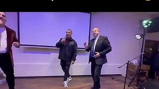 Pronárodný kandidát to roztočil cigánskej diskotéke