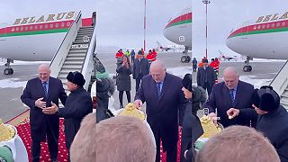 Lukašenko ochutnal žltú guľôčku