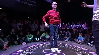 Robot vall vs Meynuall | Detailný čas| Animovaná tanečná bitka| Späť k budúcej b