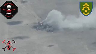 Dvaojica T-72 spoločne rozhadzuje vežami