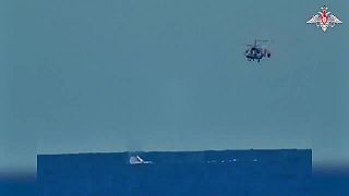 Vrtuľník Ka-29 odráža útok ukrajinského námorného dronu