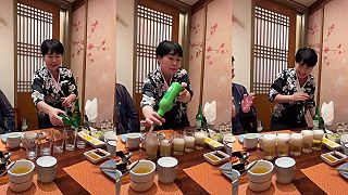 Keď skúsená japonská čašníčka pripravuje perlivé nápoje