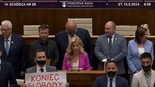 Veríme, že si OĽaNO tú pásku nechá na ústach čo najdlhšie. Tí, čo nás umlčiavali