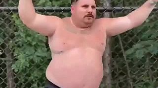 Dano Bombič (danny kollár) začal cvičiť, aby bol asistent Lašsákovej.
