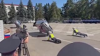 Úžasná schopnosť ruských policajtov zastaviť auto (DRSNÉ)
