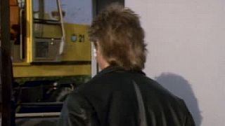 MacGyver 4x03 Outsideri