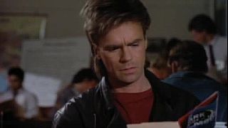 MacGyver 4x07 Vrazedny sen