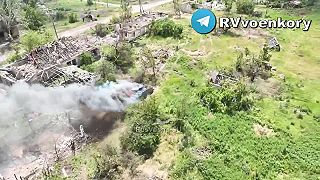 Opustené americké BVP M2A2 Bradley ODS-SA vs. granát zhodený z dronu