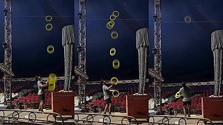 Keď chceš robiť v tomto cirkuse, musíš vedieť žonglovať aspoň z 9-timi kruhmi