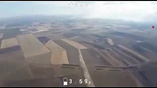Ukrajinský dron s tyčou sa snaží zničiť Ruský dron Zala