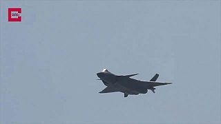 Letová ukážka čínskej stíhačky Čcheng-tu J-20 „Mighty Dragon“