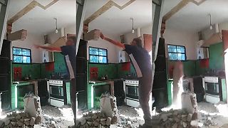 Keď tato KUTIL búra v kuchyni priečku