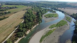 Váh - najdlhšia rieka na Slovensku (z dronu)