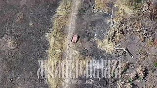 Ruský dron prišiel na pomoc dvom raneným ukrajincom 18+