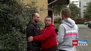 Policajti Martinovi omylom rozstrieľali auto a neospravedlnili sa mu