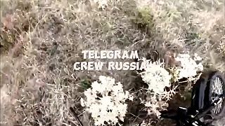 Ruský vojak na motorke zneškodnil ukrajinský FPV dron