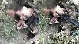 Rus sa zahľadel do hlavne svojej pušky