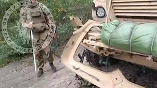 Ukoristené americké MRAP vozidlo International M1224 MaxxPro smeruje do Ruska