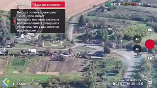 Ruský dron zasiahol ukrajinských vojakov vezúcich sa na korbe auta