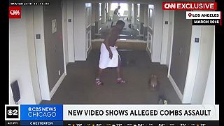 Zdá sa, že nové video ukazuje, že Sean "Diddy" Combs údajne napadol Cassie
