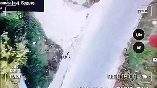 Rusi vraždia civilistov v Chersone