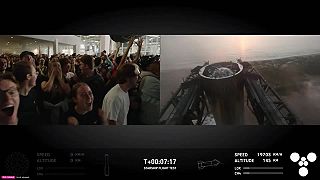 SuperHeavy B12 zachytená pomocou systému Chopstick .