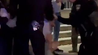 Ukrajinský komisári verbovali mužov po skončení koncertu v Kyjeve