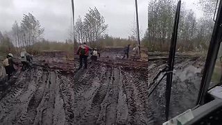 Ruské bábušky ďakujú Putinovi za kvalitné cesty