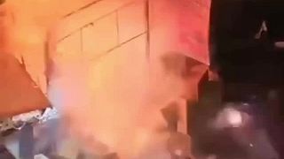 Při požáru na trhu v Indii explodovala zábavní pyrotechnika.