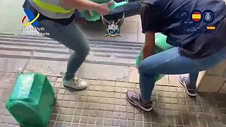 Největší várka kokainu nalezená v banánech ve Španělsku