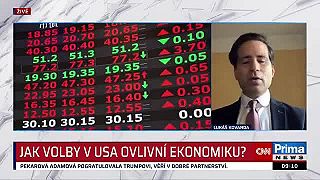 Ekonom Kovanda vysvětluje, proč se po amerických volbách propadla česká koruna