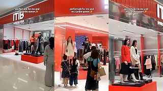 Živé figuríny spatřené v čínských nákupních centrech