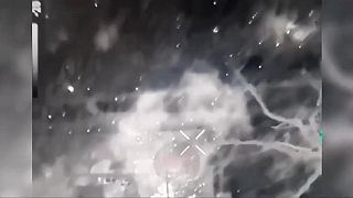 Ukrajinské elitné komando sa schovalo pred ruskými dronmi do domu bez strechy!