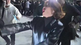 Protesty v Južnej Kórei proti vyhláseniu stanného práva prezidentom