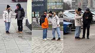 Živá reklama na nepremokavú vetrovku v Rusku