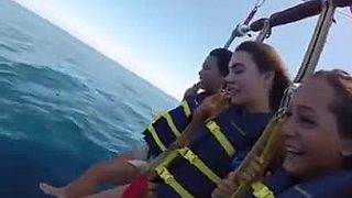 Parasailing je skvelá adrenalínová atrakcia, pri ktorej sa môžeš aj utopiť