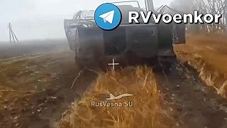 Prílet ruského dronu do vnútra transportéra M113 ozbrojených síl Ukrajiny