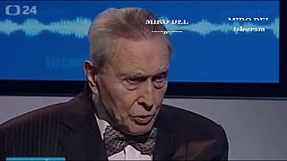 Jana Krescanko Dibáková v úlohe "historičky" dokazuje neexistenciu nacistov