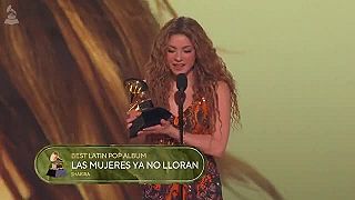 SHAKIRA Wins BEST LATIN POP ALBUM For 'LAS MUJERES YA NO LLORAN' | 2025 GRAMMYs